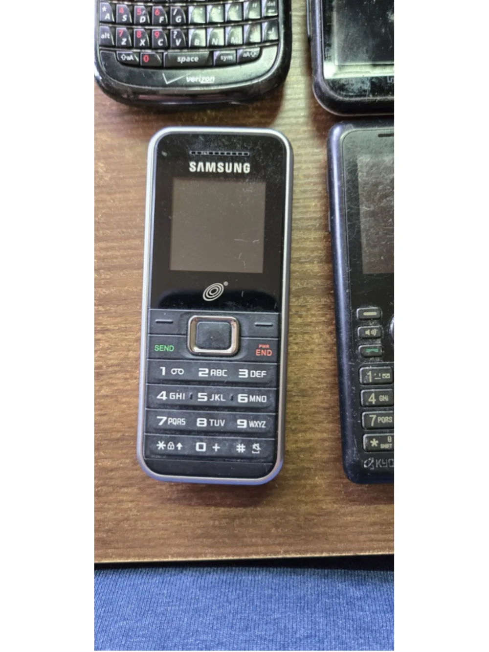 Vintage Lot Of 4 Cellphones Samsung Kyocera Motorola Blackberry Untested
